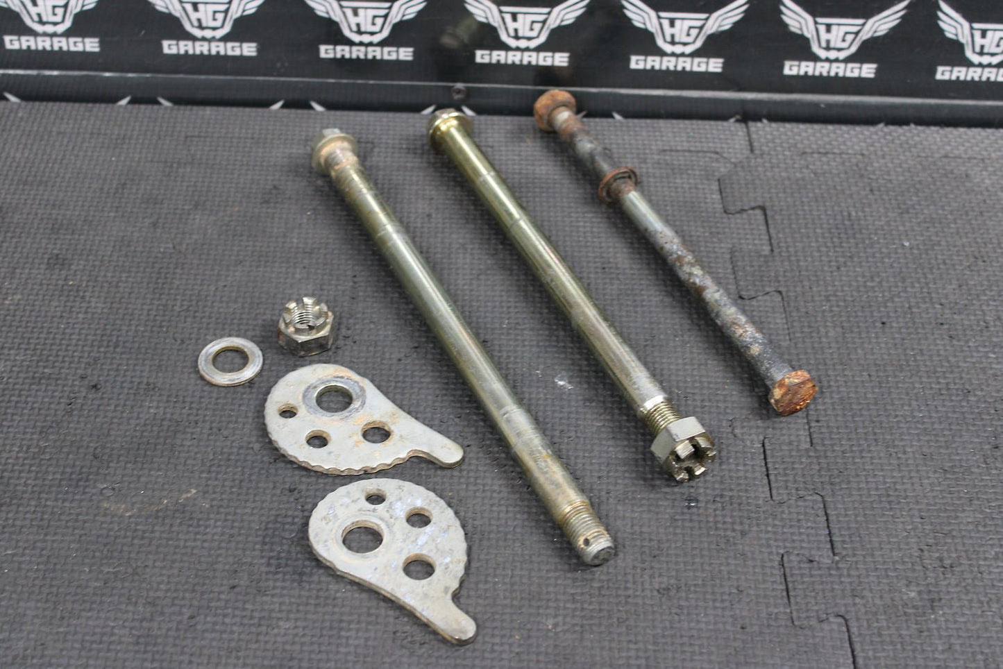 1991 YAMAHA RT180 OEM 90 - 93 FRONT REAR AXLE BACK WHEEL RIM SWINGARM PIVOT BOLT A - hggarage