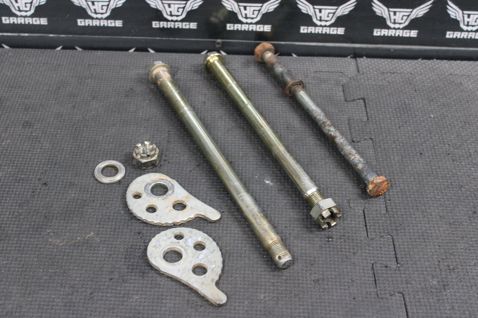 1991 YAMAHA RT180 OEM 90 - 93 FRONT REAR AXLE BACK WHEEL RIM SWINGARM PIVOT BOLT A - hggarage