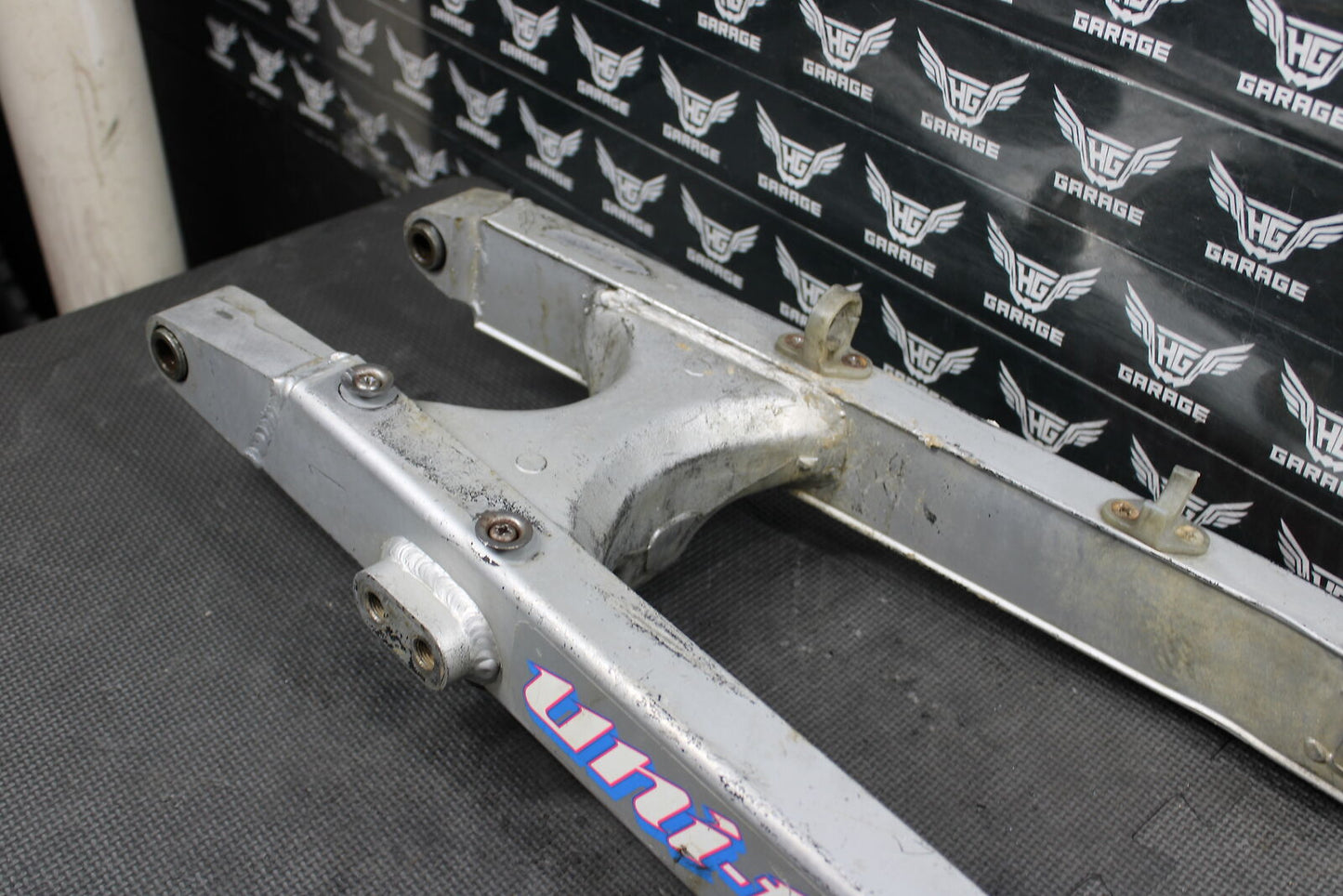 1991 KAWASAKI KDX250 OEM SWINGARM SWING ARM SUSPENSION 33001-1374-CE