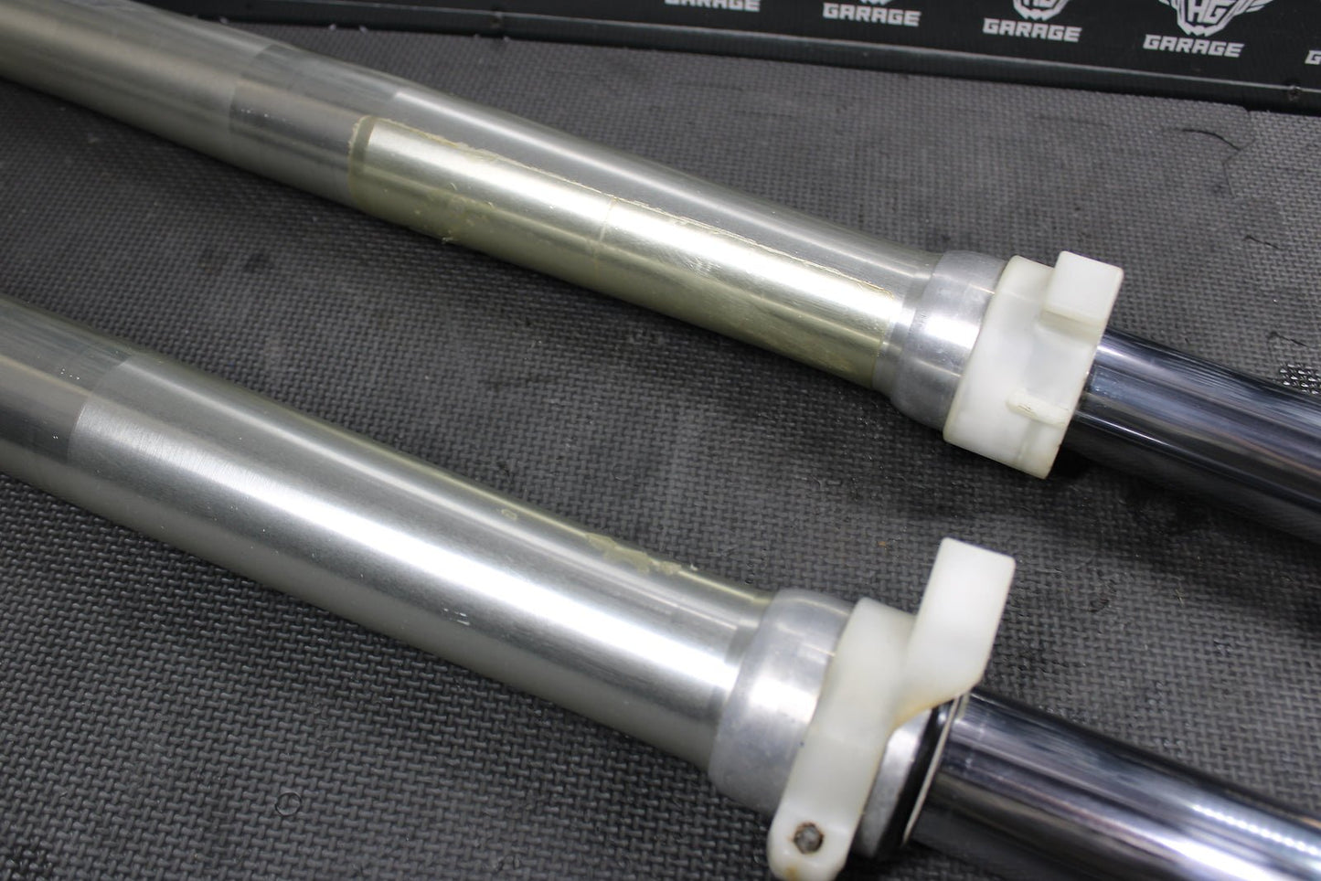 2000 Yamaha YZ250 OEM KYB Right Left Front Suspension Forks Shocks 5HC - 23102 - 00 - hggarage