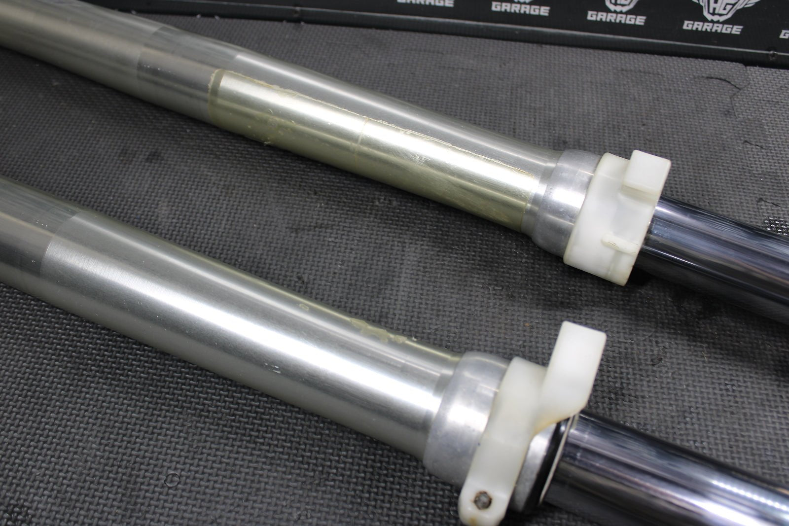 2000 Yamaha YZ250 OEM KYB Right Left Front Suspension Forks Shocks 5HC - 23102 - 00 - hggarage