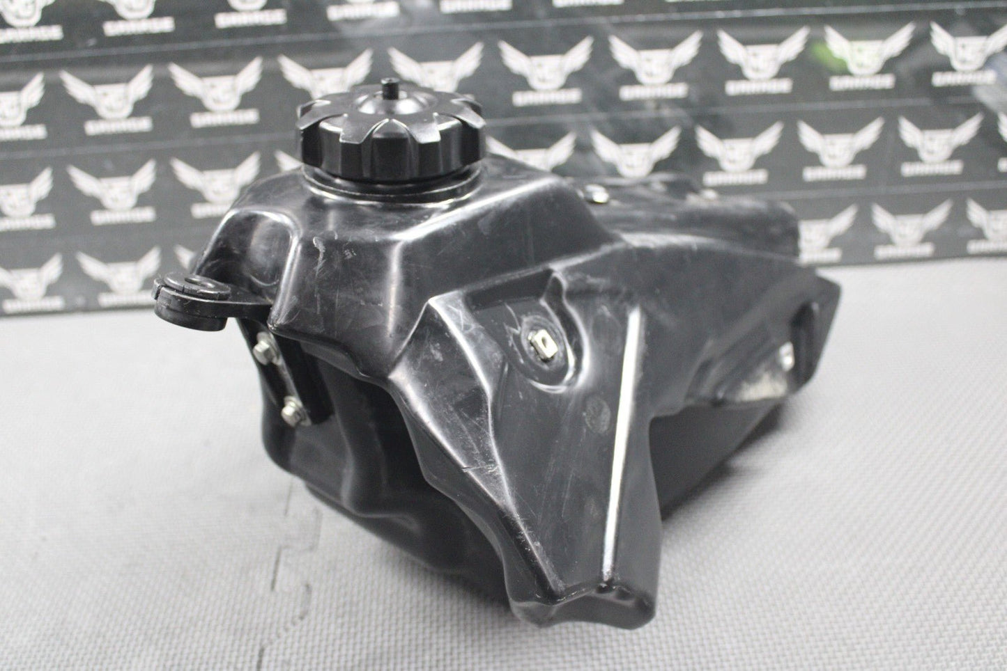 2011 KAWASAKI KX450F OEM GAS FUEL TANK CELL PETROL RESERVOIR 51001 - 0390 GOOD - hggarage