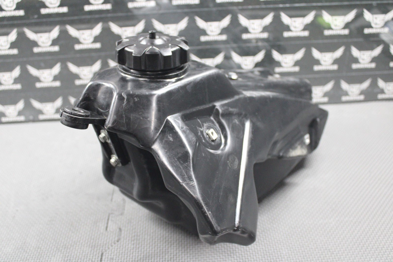 2011 KAWASAKI KX450F OEM GAS FUEL TANK CELL PETROL RESERVOIR 51001 - 0390 GOOD - hggarage