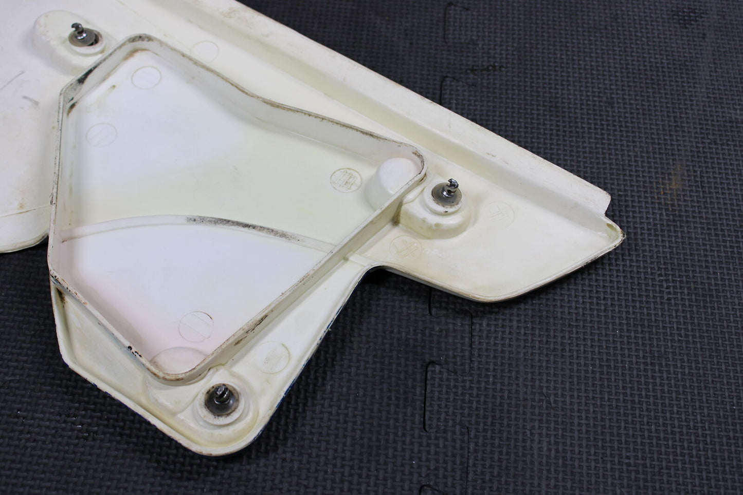 1986 HONDA 86-88 XR250R OEM LEFT SIDE AIRBOX PANEL PLASTIC