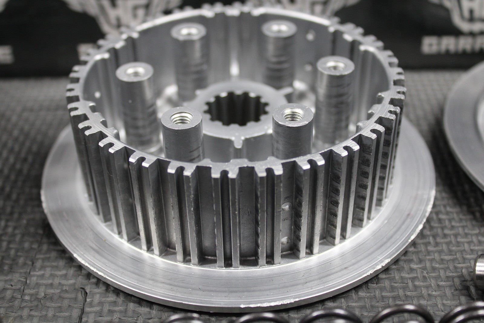 2001 HONDA 92 - 07 CR250R OEM CLUTCH BASKET PRESSURE PLATE CENTER HUB 22100 - KSK - 67 - hggarage