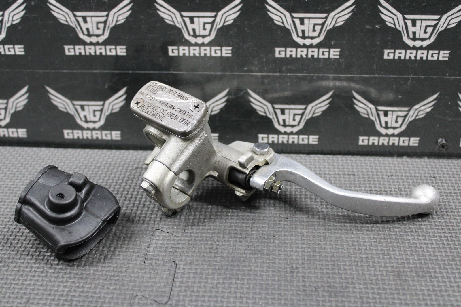 1997 HONDA CR250R OEM NISSIN FRONT BRAKE MASTER CYLINDER W/ LEVER 45510 - MEY - 305 - hggarage