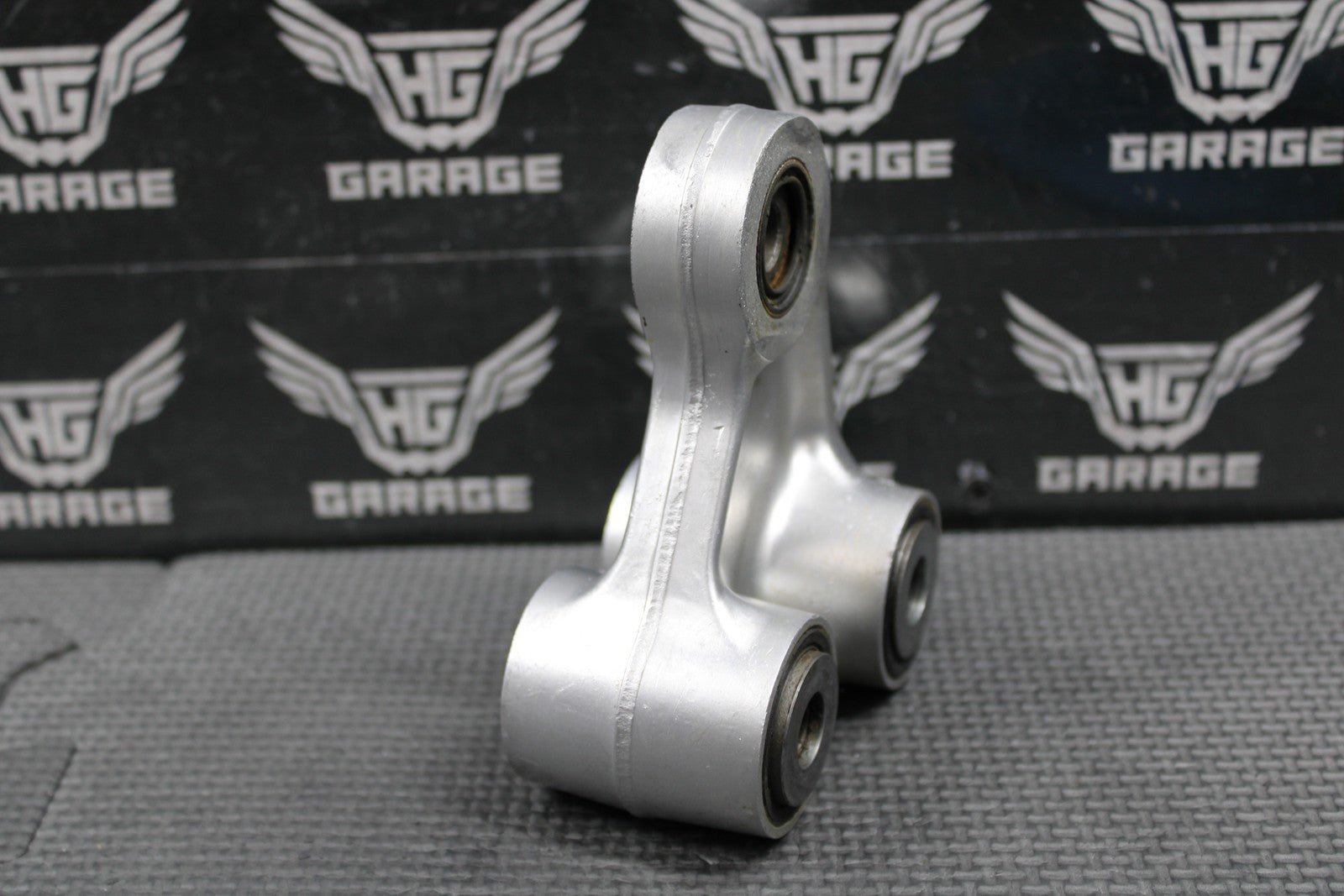2001 HONDA CR125R OEM REAR SHOCK SWINGARM LINKAGE CUSHION ARM 52465 - KZ4 - J30 - hggarage