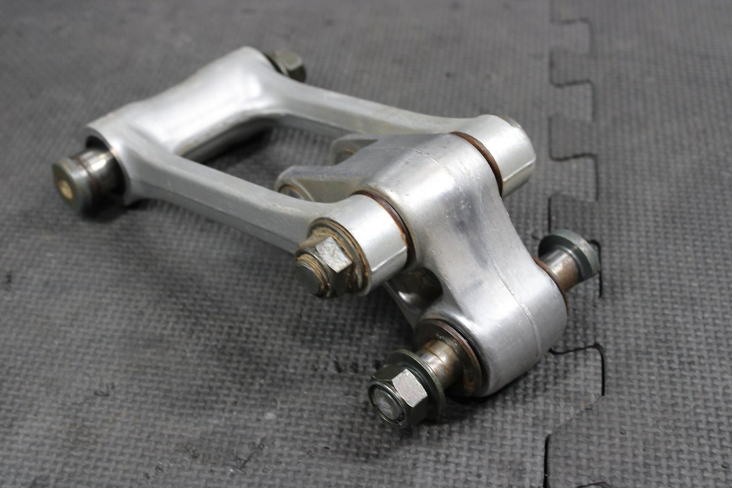 2002 YAMAHA YZ426F OEM REAR SHOCK LINKAGE LINKS 5NY - 2217A - 00 - 00 5NY - 2217F - 00 - 0 - hggarage