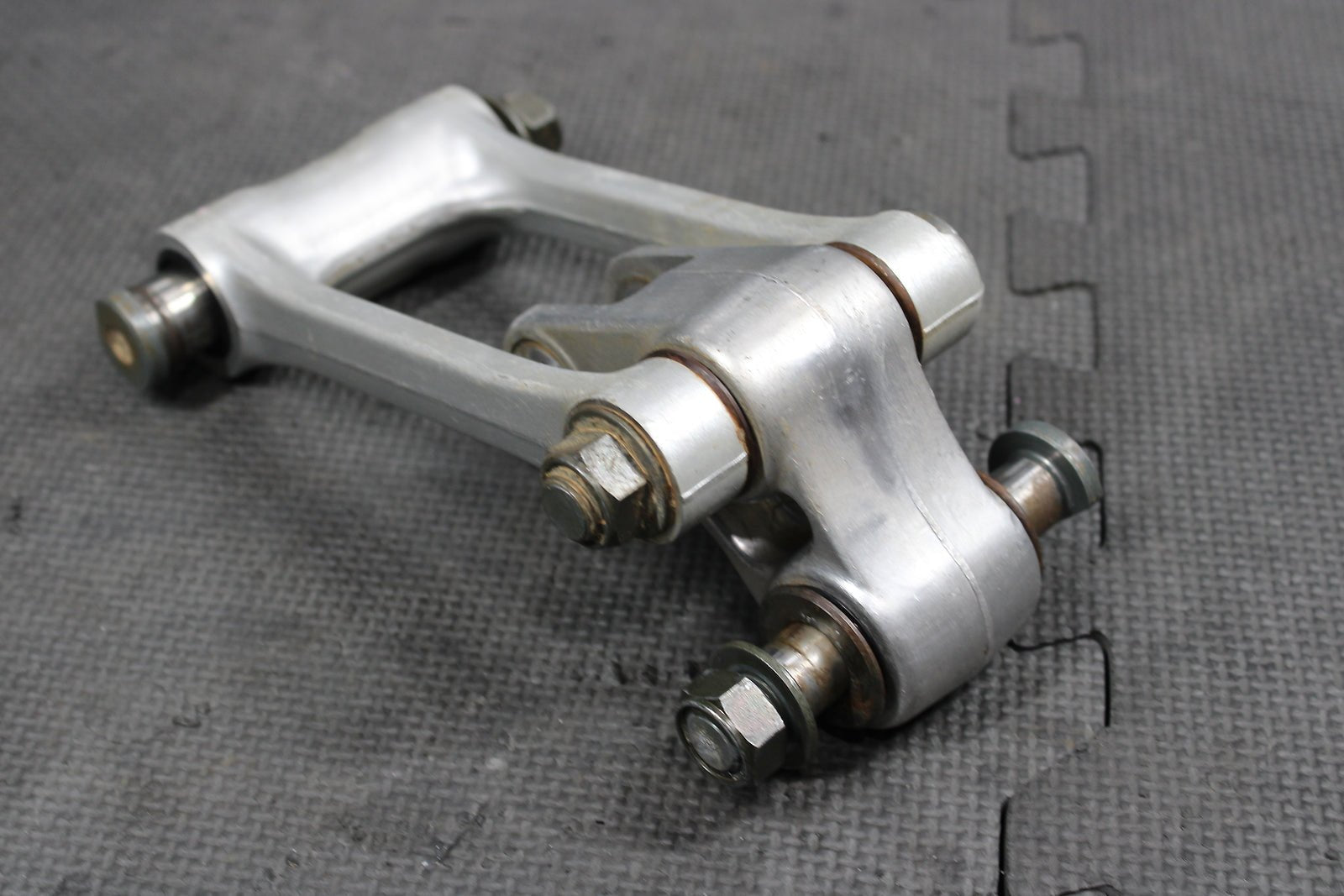 2002 YAMAHA YZ426F OEM REAR SHOCK LINKAGE LINKS 5NY - 2217A - 00 - 00 5NY - 2217F - 00 - 0 - hggarage
