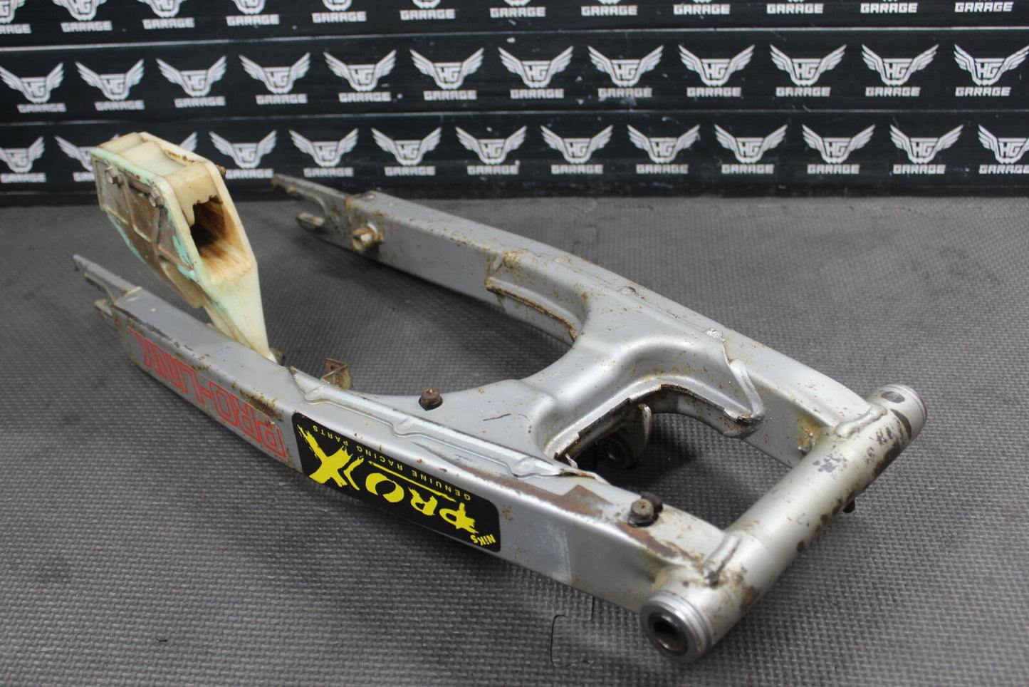 1990 HONDA XR200R OEM SWINGARM SWING ARM SUSPENSION 52100-KT0-830