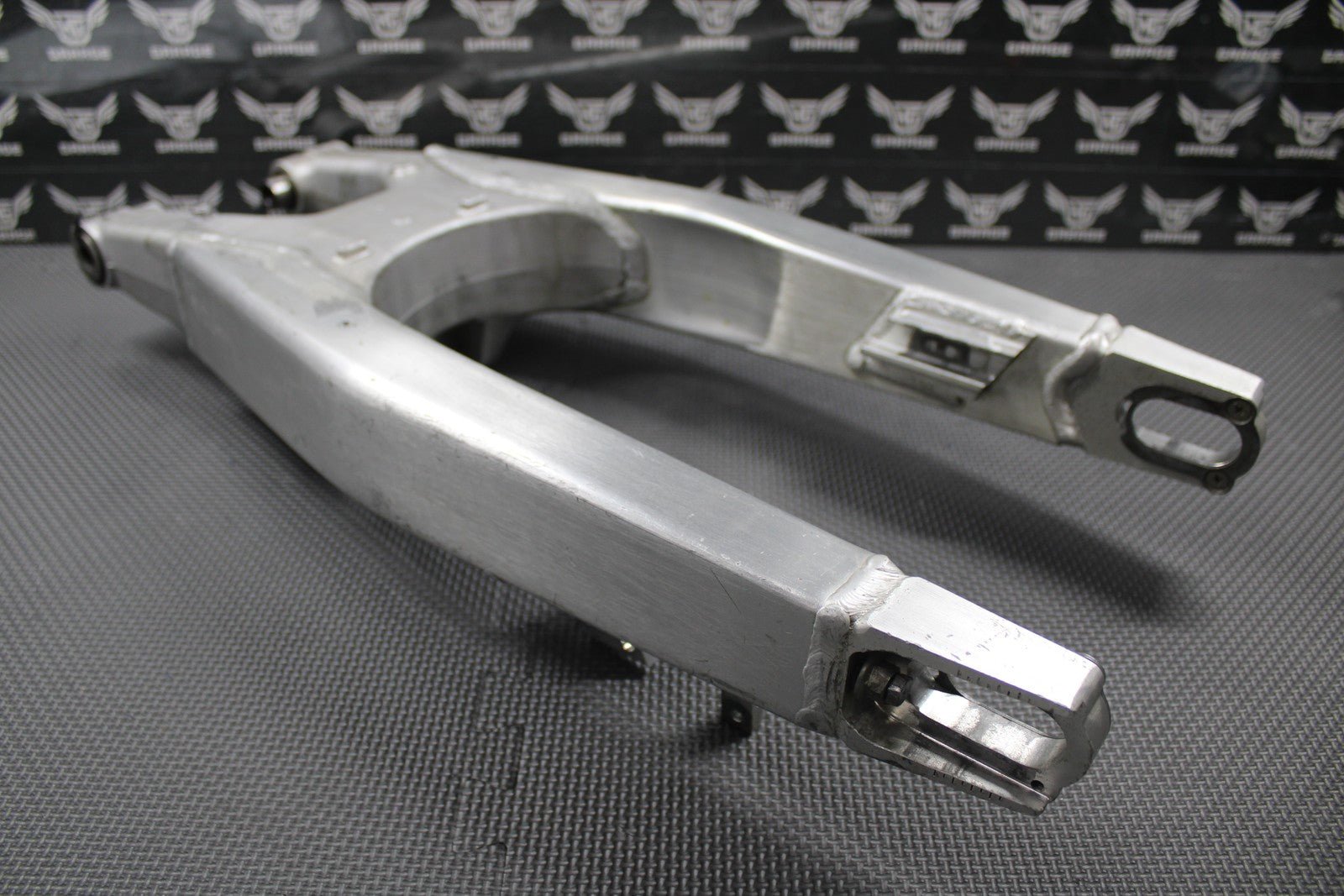 2005 05 - 07 HONDA CR125R OEM SWINGARM SWING ARM SUSPENSION 52200 - KSR - 710 - hggarage