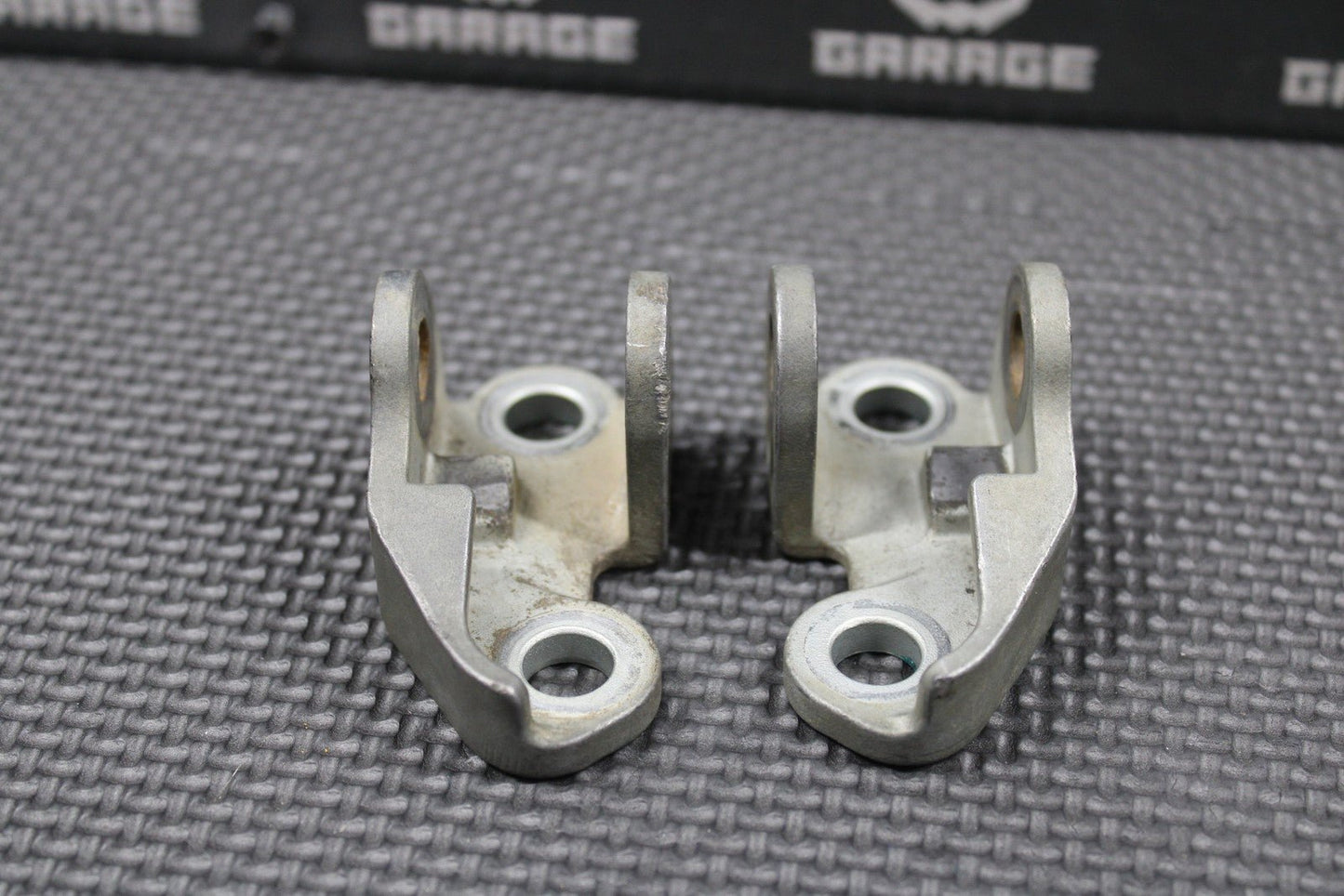 2019 SUZUKI RMZ250 RMZ450 OEM RIGHT LEFT FOOTPEG FOOTREST MOUNTING BRACKETS - hggarage