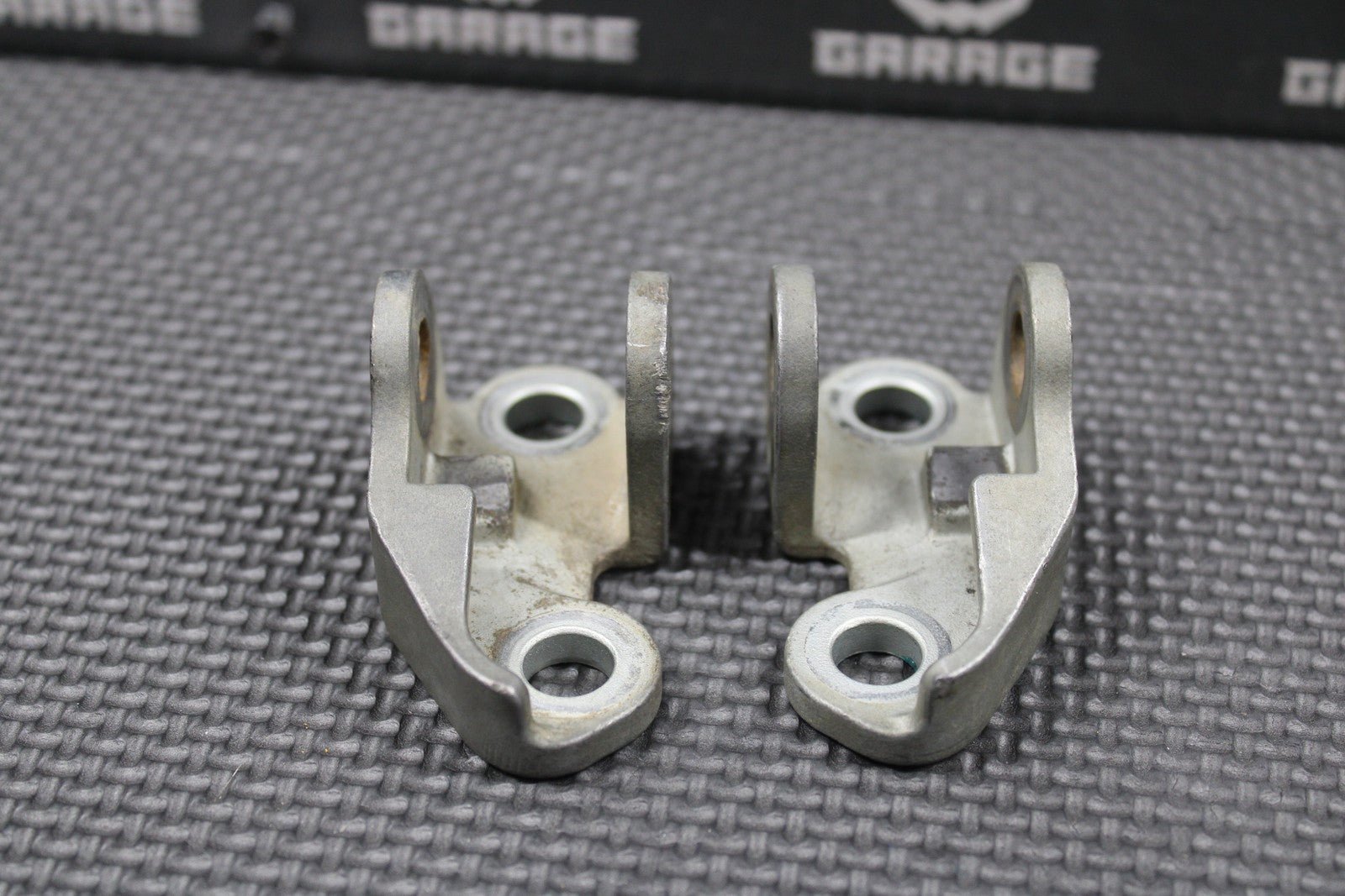 2019 SUZUKI RMZ250 RMZ450 OEM RIGHT LEFT FOOTPEG FOOTREST MOUNTING BRACKETS - hggarage