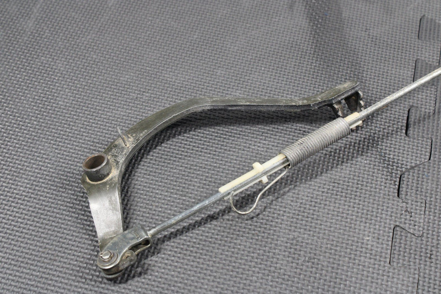 1987 YAMAHA TW200 OEM RIGHT REARSET BRAKE FOOT PEDAL W/SENSOR 2JX - 27211 - 00 - 90 - hggarage