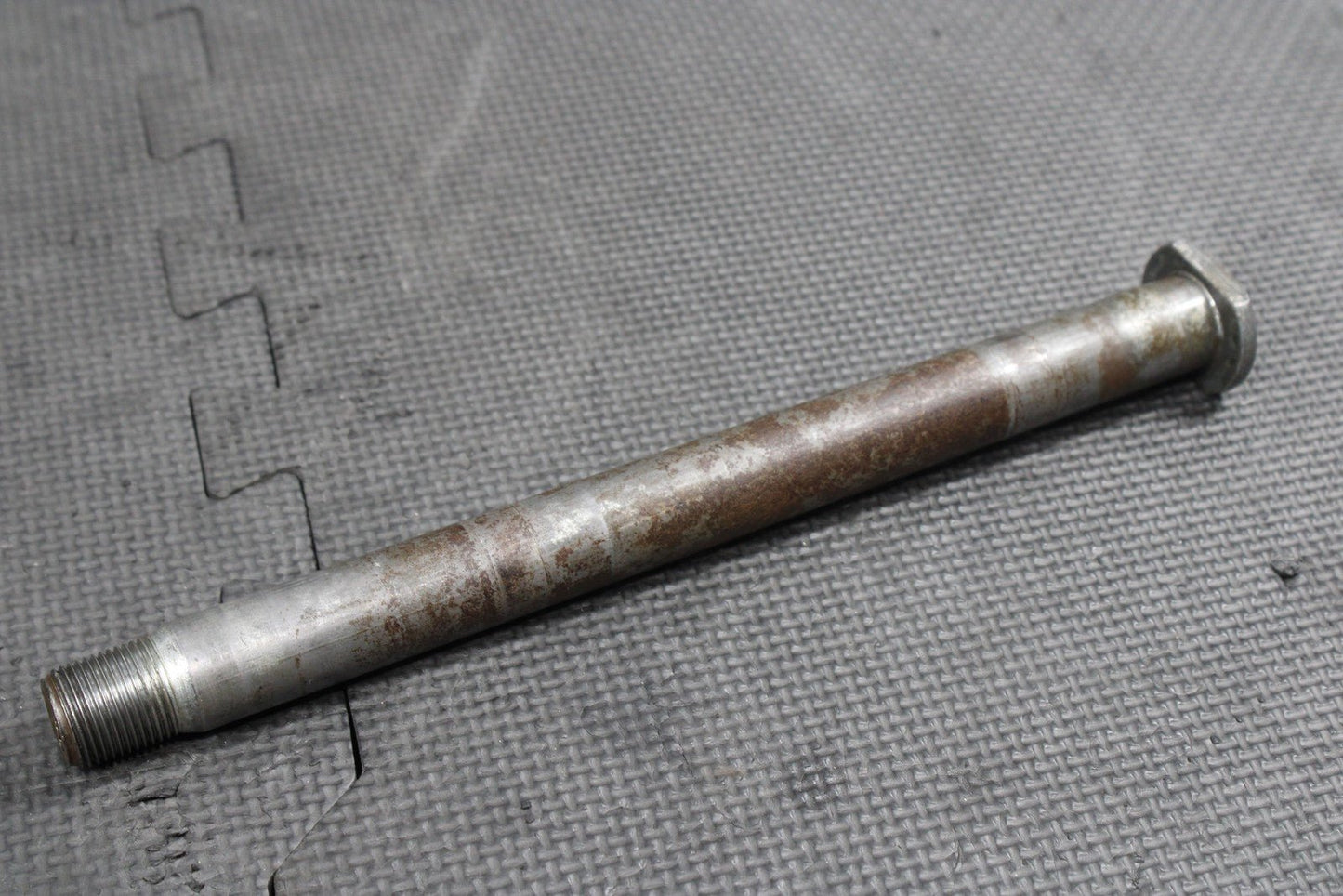 2006 YAMAHA YZ250F OEM REAR AXLE BACK WHEEL RIM PIVOT BOLT AXEL 1C3 - 25381 - 90 - 00 - hggarage
