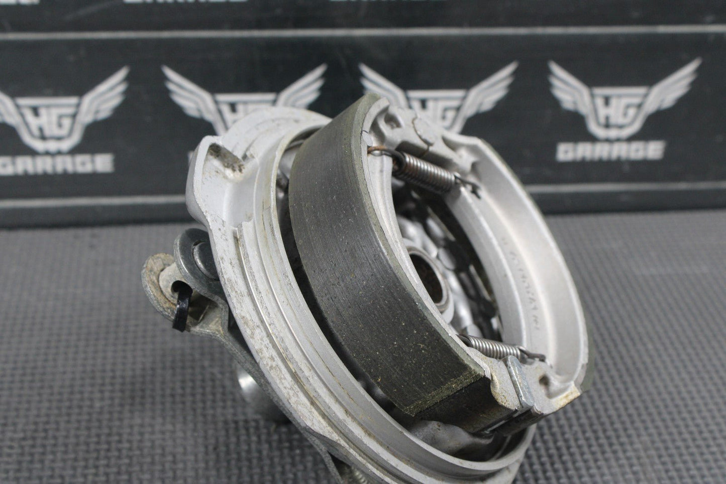 1987 YAMAHA TW200 OEM REAR BACK BRAKE DRUM ASSEMBLY GOOD! - hggarage