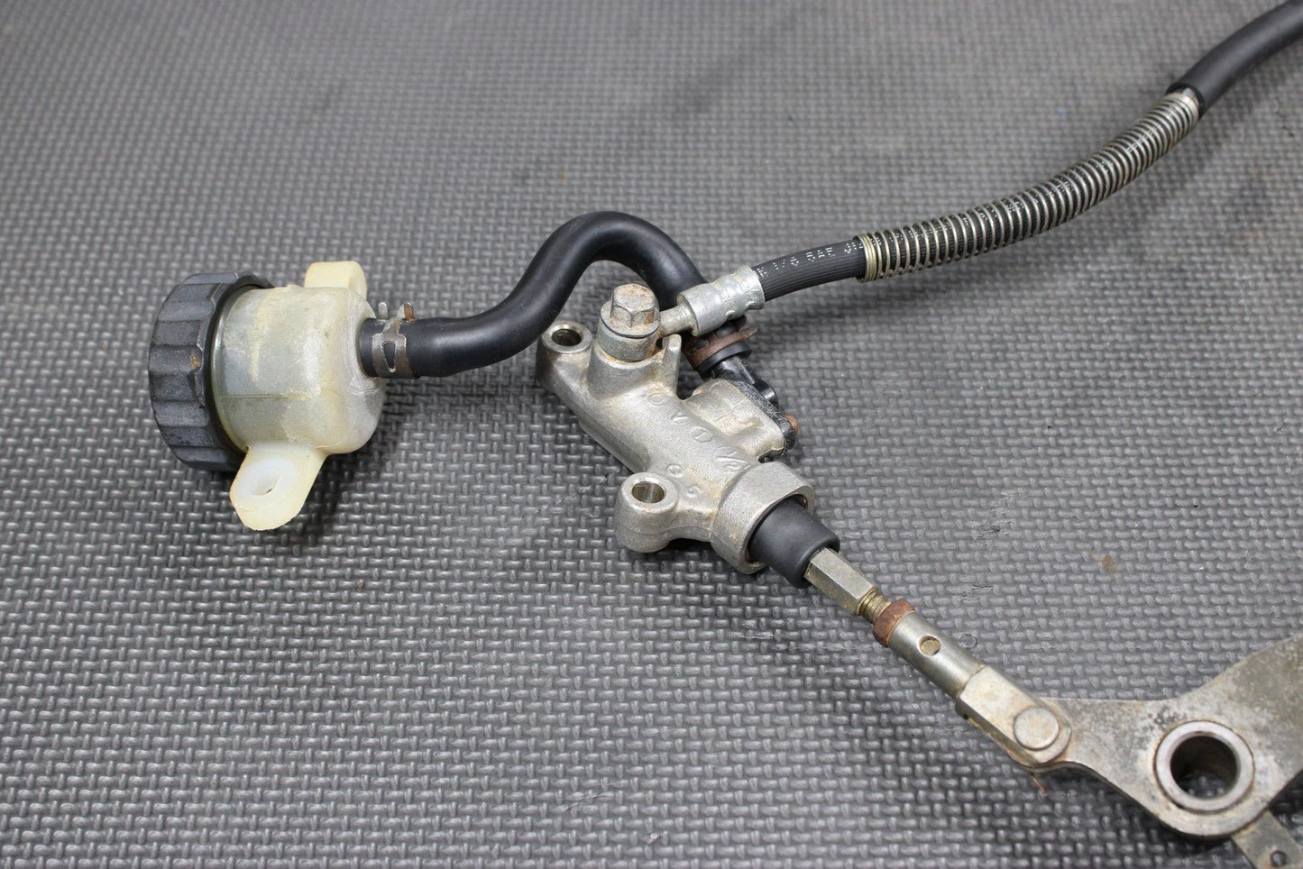 1991 YAMAHA 87 - 01 BANSHEE 350 OEM NISSIN REAR BACK BRAKE CALIPER MASTER CYLINDER - hggarage