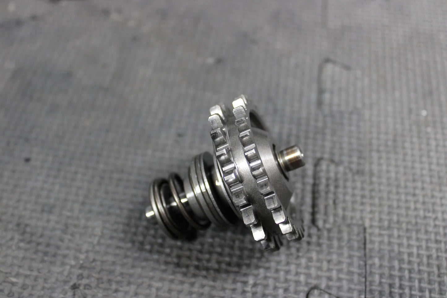 2004 Suzuki 01 - 06 RM250 OEM Engine Powervalve Exhuast Valve Linkage Governor - hggarage