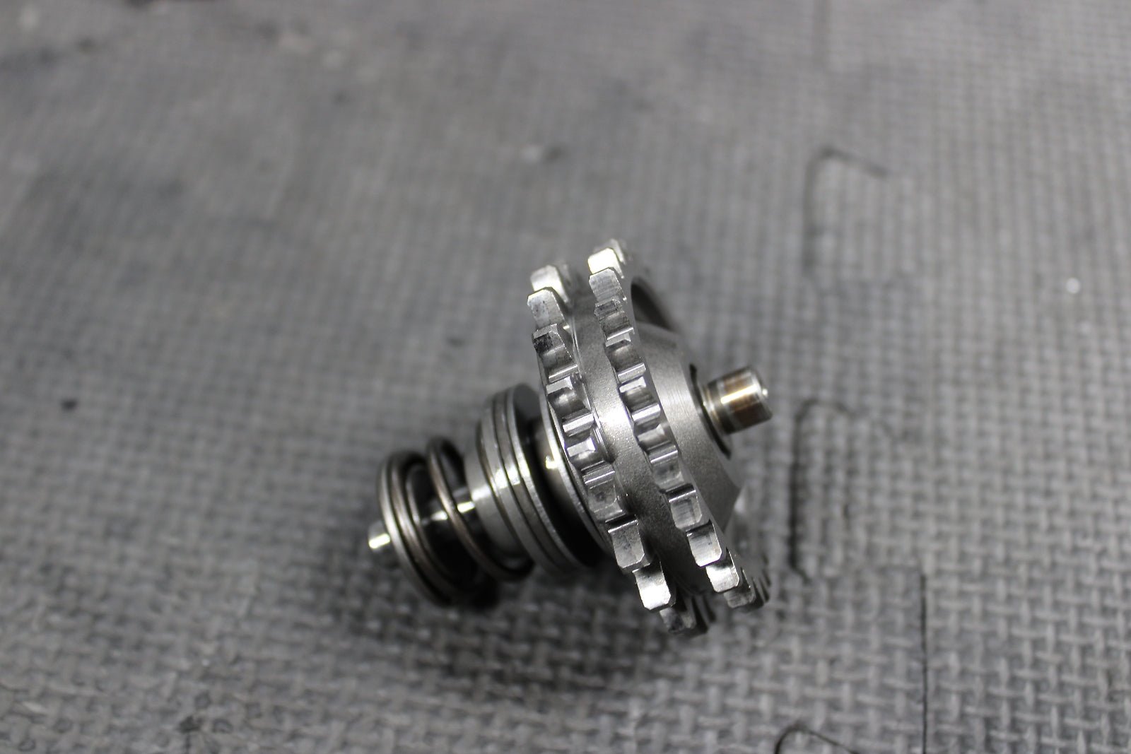 2004 Suzuki 01 - 06 RM250 OEM Engine Powervalve Exhuast Valve Linkage Governor - hggarage