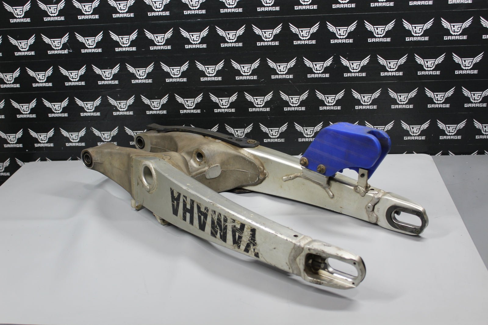 2004 Yamaha YZ450F OEM Swingarm Swing Arm Suspension 5UN - 22110 - 00 - 00 - hggarage