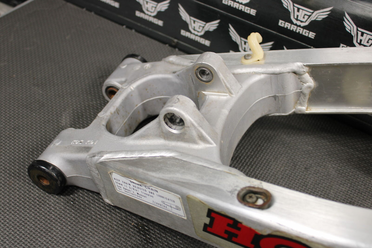 2001 HONDA XR250R OEM SWINGARM SWING ARM SUSPENSION 52200-KCE-000