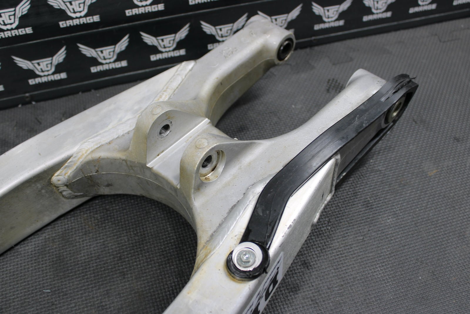 2002 2003 HONDA CRF450R OEM SWINGARM SWING ARM SUSPENSION 52200 - MEB - 000 - hggarage