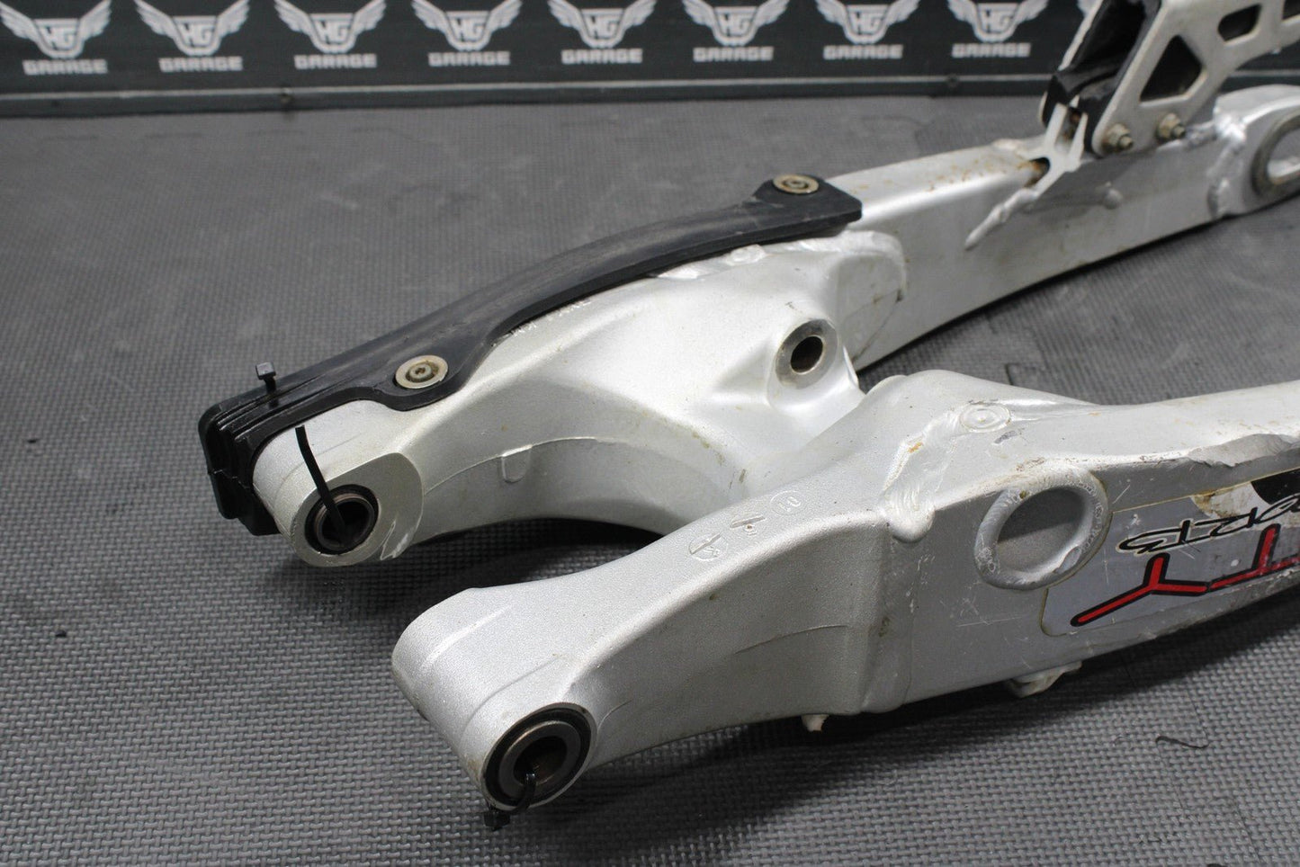 2002 YAMAHA YZ250 OEM 2T SWINGARM SWING ARM SUSPENSION REAR ARM 5NY - 22110 - 00 - 00 - hggarage