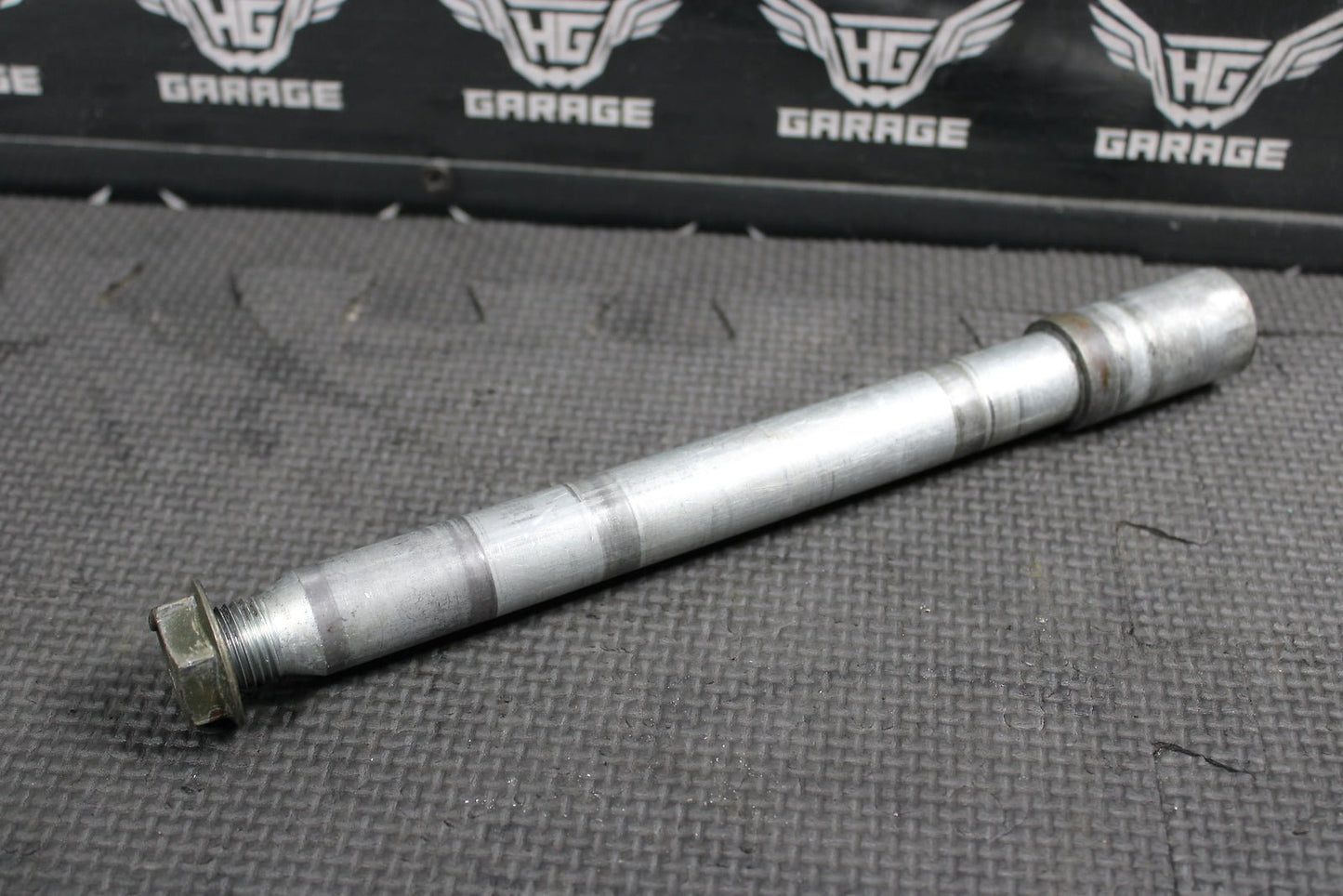 2005 YAMAHA YZ250F OEM FRONT WHEEL RIM AXLE PIVOT BOLT 1C3 - 25181 - 10 - 00 - hggarage