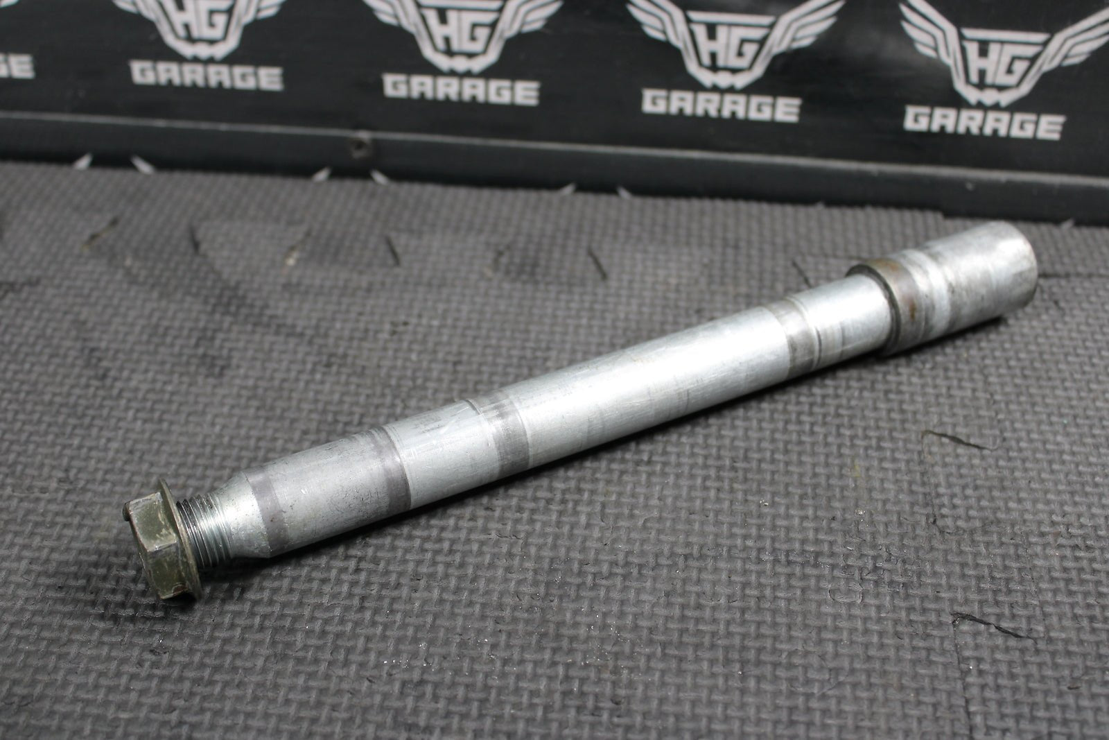 2005 YAMAHA YZ250F OEM FRONT WHEEL RIM AXLE PIVOT BOLT 1C3 - 25181 - 10 - 00 - hggarage