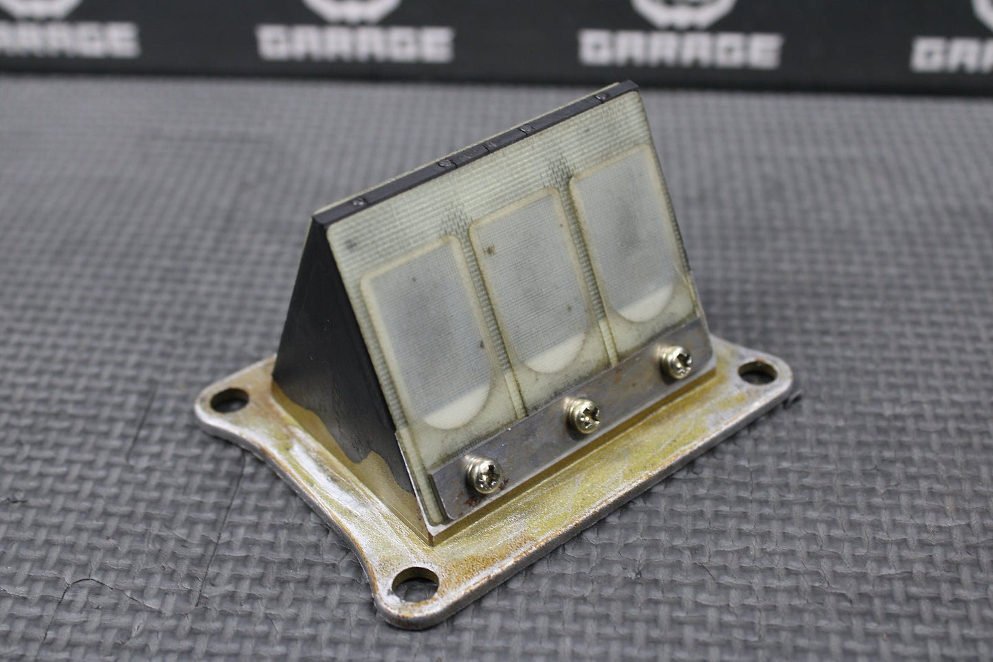 1985 HONDA CR125R OEM INTAKE REED BLOCK REEDS VALVE ASSEMBLY 14100 - KA3 - 761 - hggarage