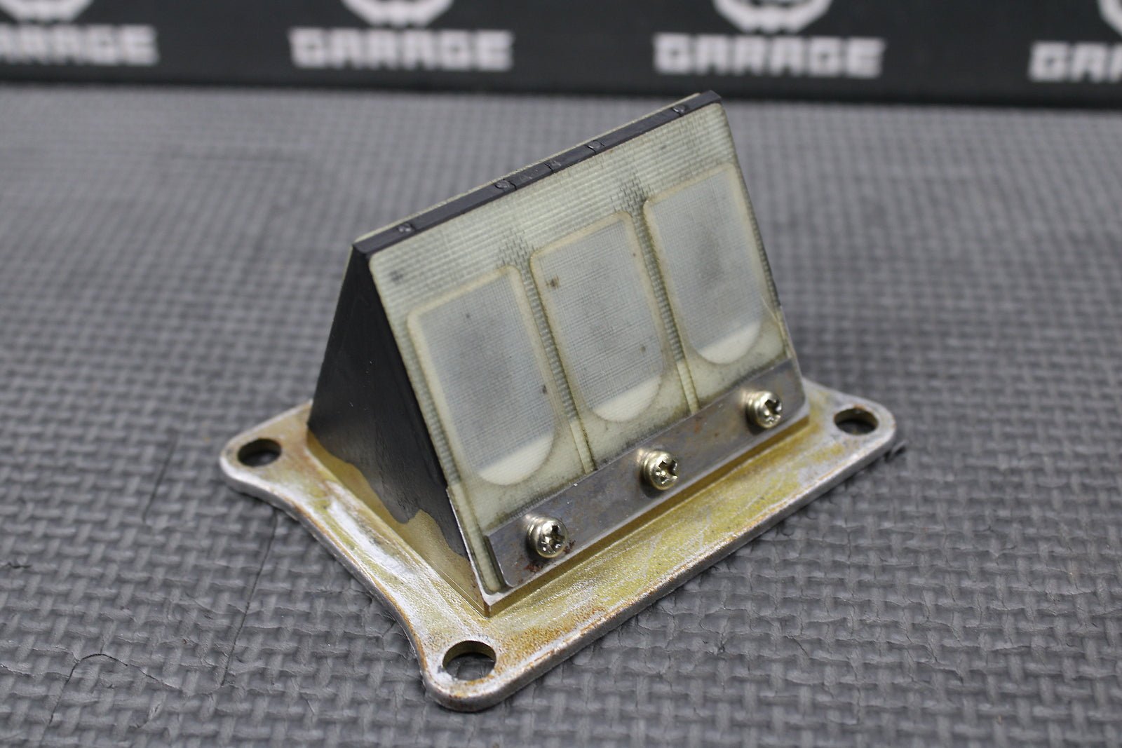 1985 HONDA CR125R OEM INTAKE REED BLOCK REEDS VALVE ASSEMBLY 14100 - KA3 - 761 - hggarage