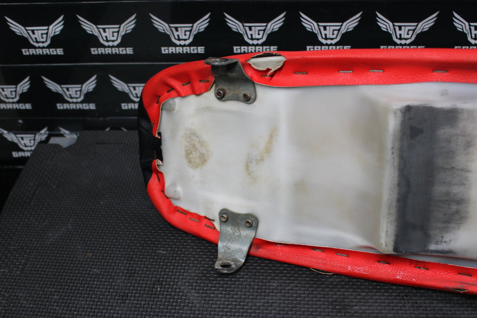 2000 HONDA 2000 CR125R CR250R OEM SEAT SADDLE 77100 - KZ4 - J20 - hggarage