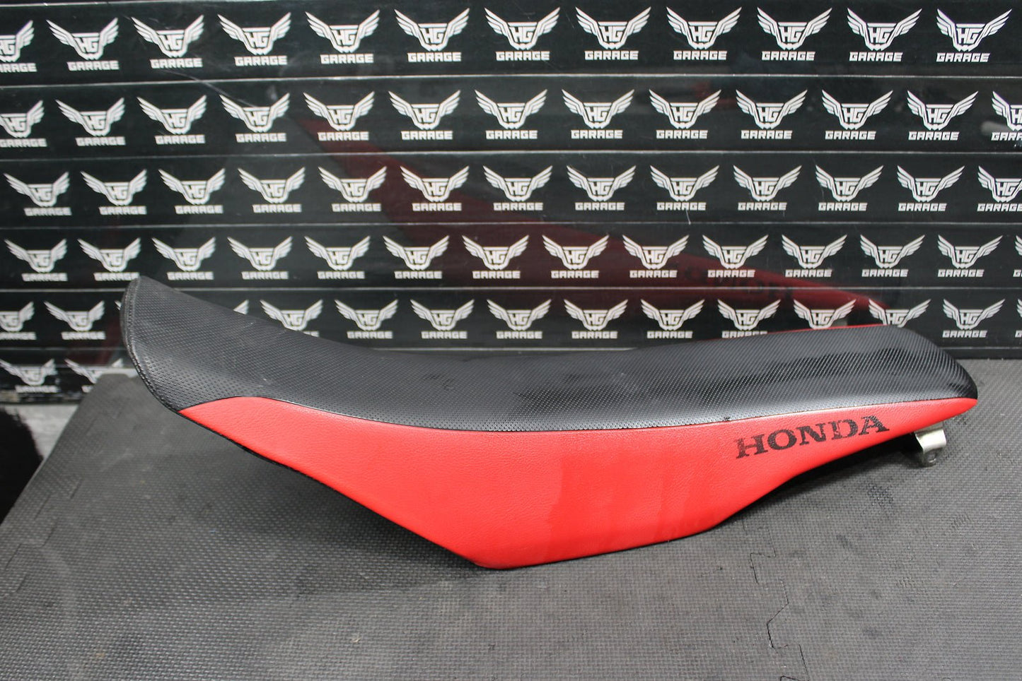 2006 HONDA CRF250R OEM SEAT SADDLE 77100 - KRN - A01 - hggarage