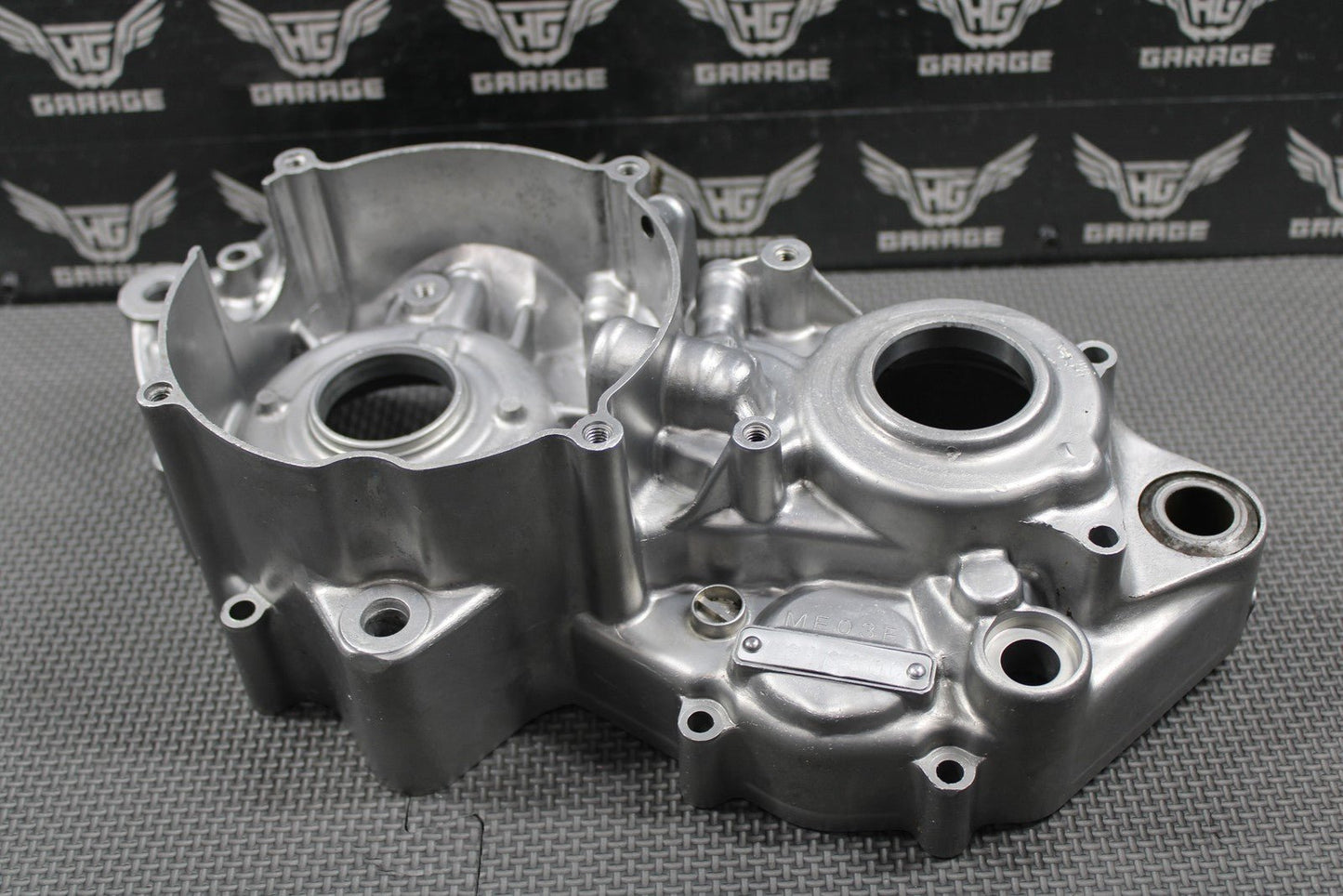 2000 2001 HONDA CR250R OEM LEFT ENGINE CRANKCASE CRANK CASE 11200 - KZ3 - P00 NICE!! - hggarage