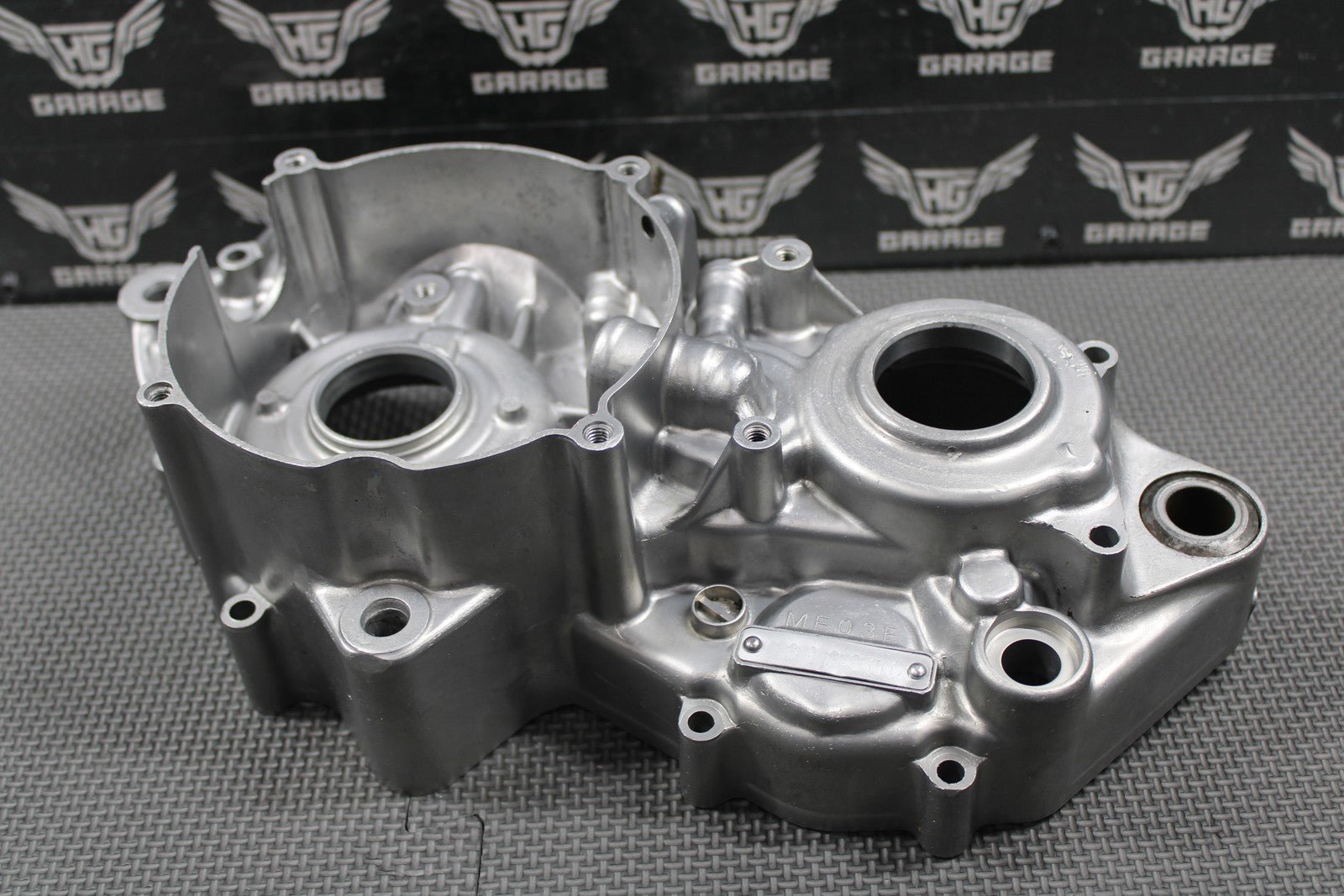 2000 2001 HONDA CR250R OEM LEFT ENGINE CRANKCASE CRANK CASE 11200 - KZ3 - P00 NICE!! - hggarage