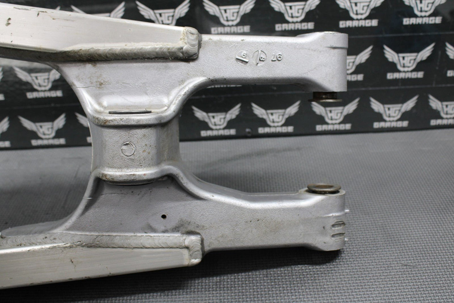 1998 SUZUKI RM125 RM250 MODEL W OEM SWINGARM SWING ARM SUSPENSION 61000 - 37E00 - hggarage