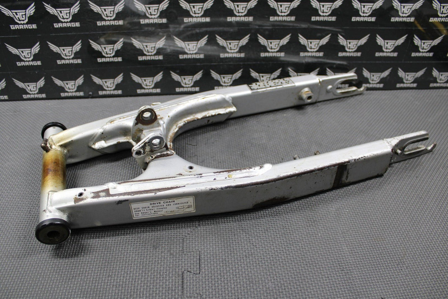 1999 HONDA XR200R 91 - 99 OEM SWINGARM SWING ARM REAR SUSPENSION 52100 - KT0 - 870 - hggarage