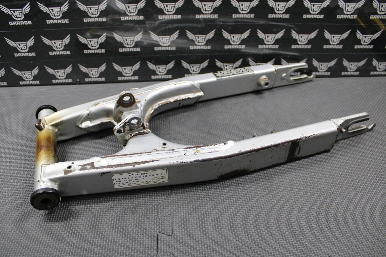 1999 HONDA XR200R 91 - 99 OEM SWINGARM SWING ARM REAR SUSPENSION 52100 - KT0 - 870 - hggarage