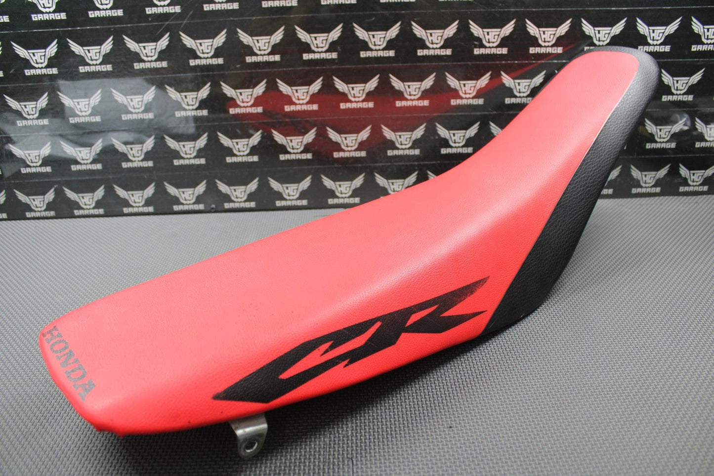 1997 HONDA CR250R OEM SEAT SADDLE FOAM PAN COMPLETE ORIGINAL 77100 - KZ3 - B00 NICE! - hggarage