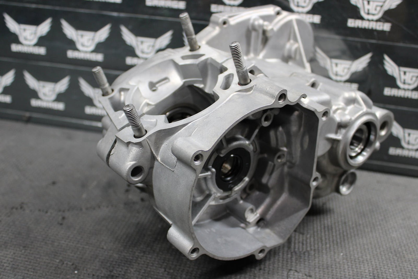 2019 KAWASAKI KX100 KX85 OEM LEFT RIGHT ENGINE CRANKCASE BLOCK ASSEMBLY - hggarage