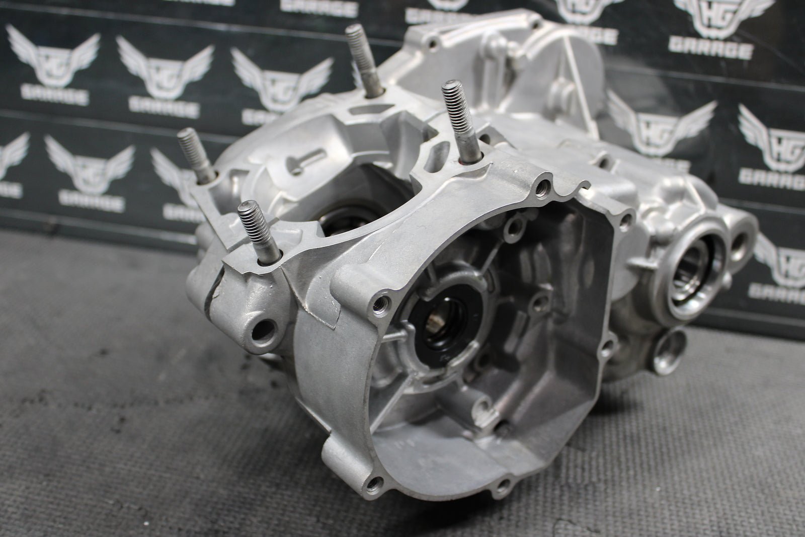 2019 KAWASAKI KX100 KX85 OEM LEFT RIGHT ENGINE CRANKCASE BLOCK ASSEMBLY - hggarage