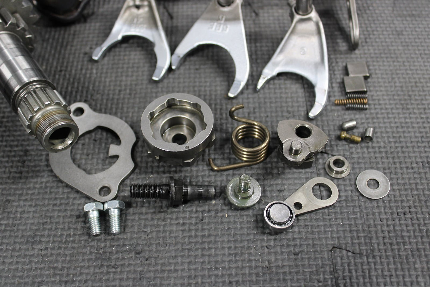 2009 YAMAHA YZ450F OEM ENGINE TRANSMISSION TRANNY ASSEMBLY GEARS - hggarage