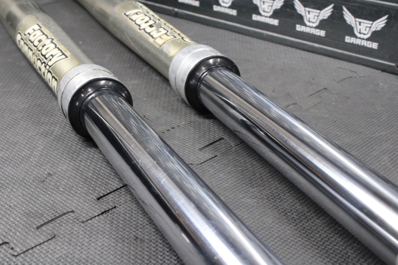 2002 YAMAHA YZ250 OEM RIGHT LEFT FRONT SUSPENSION FORKS SHOCKS 5NX - 23102 - 00 - 00 - hggarage