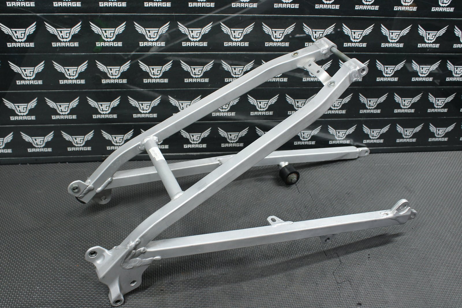 2004 Yamaha YZ450F OEM Rear Back Sub Frame Subframe 5XD - 21190 - 00 - 00 - hggarage