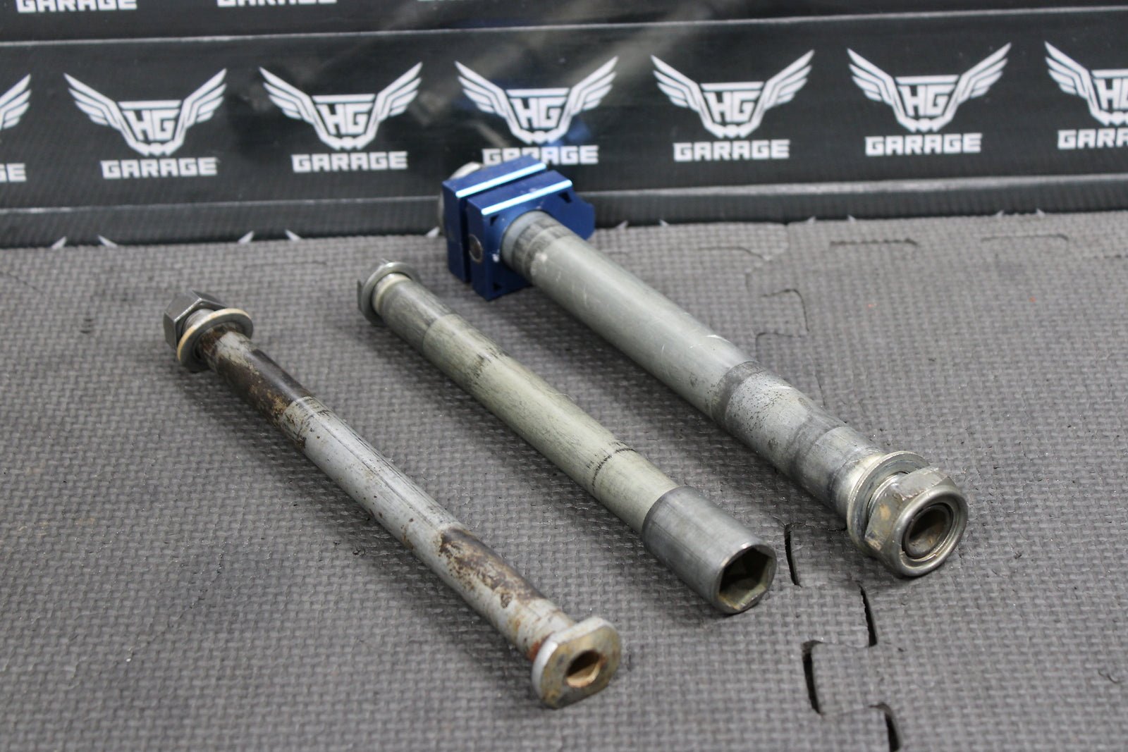2015 KAWASAKI KX450F OEM REAR AXLE FRONT AXLE SWINGARM PIVOT BOLT - hggarage