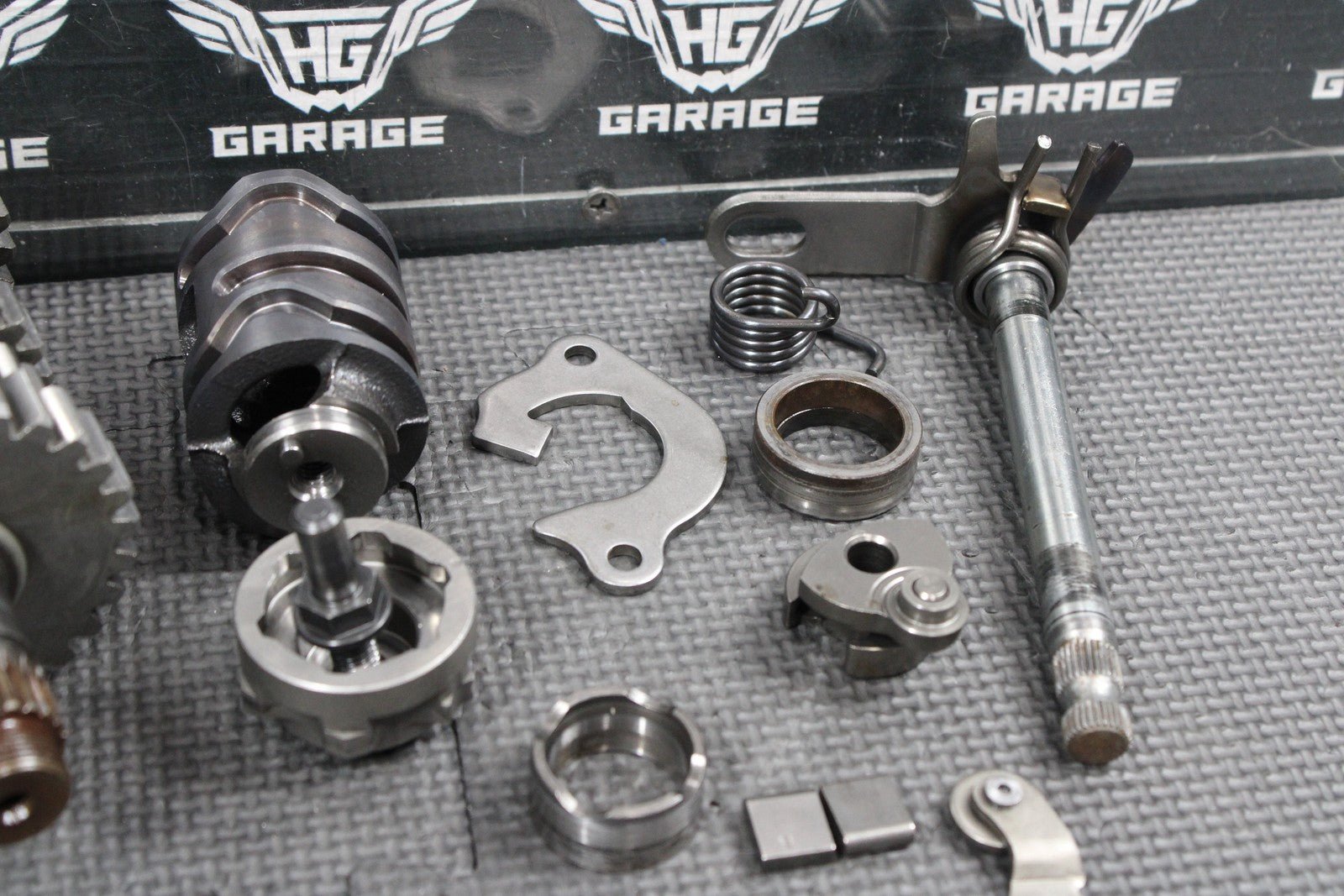 2006 YAMAHA YZ250F OEM ENGINE TRANSMISSION TRANNY GEAR BOX SHIFT SHAFT GEARS - hggarage