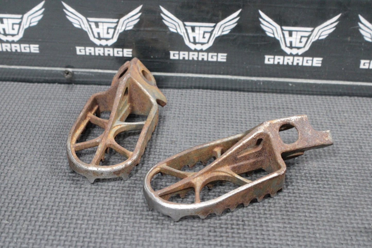 2018 HONDA CRF250R OEM FOOT PEGS PEDALS FRAME STAND FOOTPEG PEDAL - hggarage
