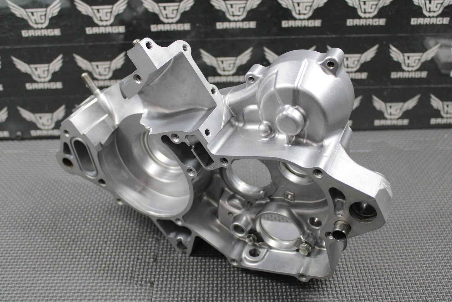 2005 05 - 07 HONDA CR125R OEM RIGHT ENGINE CRANKCASE CRANK CASE HALF 04921 - KSR - 730 - hggarage