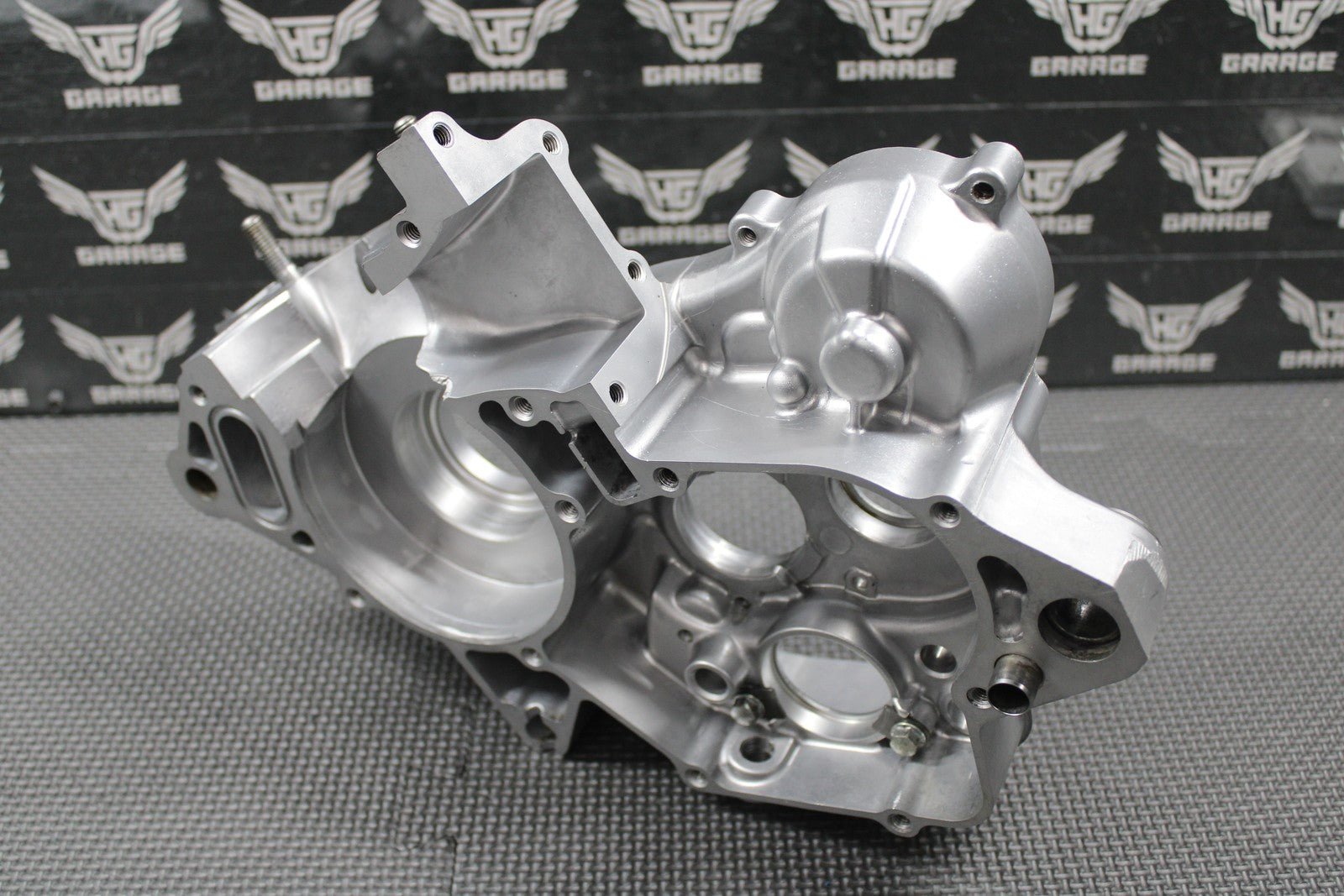 2005 05 - 07 HONDA CR125R OEM RIGHT ENGINE CRANKCASE CRANK CASE HALF 04921 - KSR - 730 - hggarage