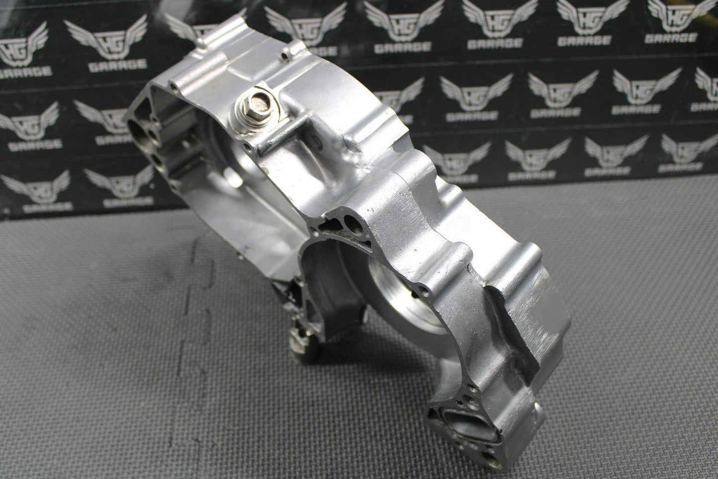 1995 93 - 96 HONDA CR250R OEM RIGHT ENGINE CRANKCASE CRANK CASE 11100 - KZ3 - 406 CRAC - hggarage